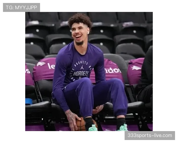 拉梅洛·鲍尔无球跑动串联全队，改变黄蜂进攻结构