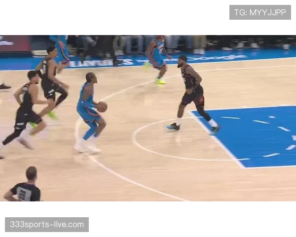 杰伦·威廉姆斯通过挡拆创造高效得分拉开与内线对手差距