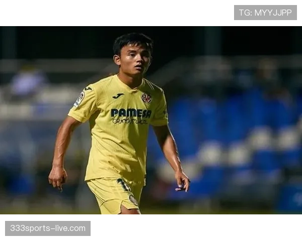 久保建英在比利亚雷亚尔的战术角色演变：短期效力中的定位调整与实战影响